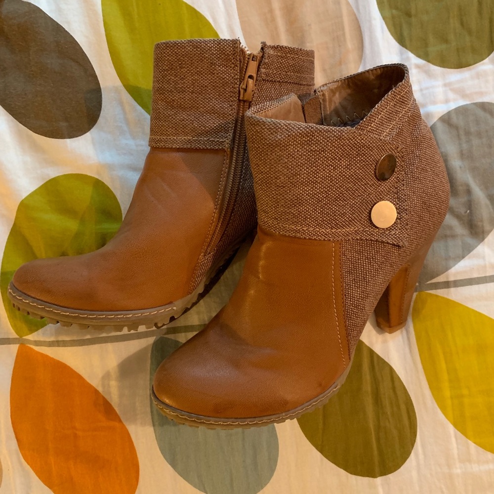 Tan boots - Picture 2 of 5